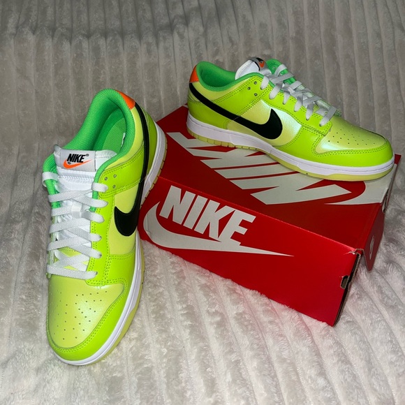 NIKE DUNK LOW SE ‘GLOW IN THE DARK’ • Men's 10 (EUR 44) - Picture 1 of 12